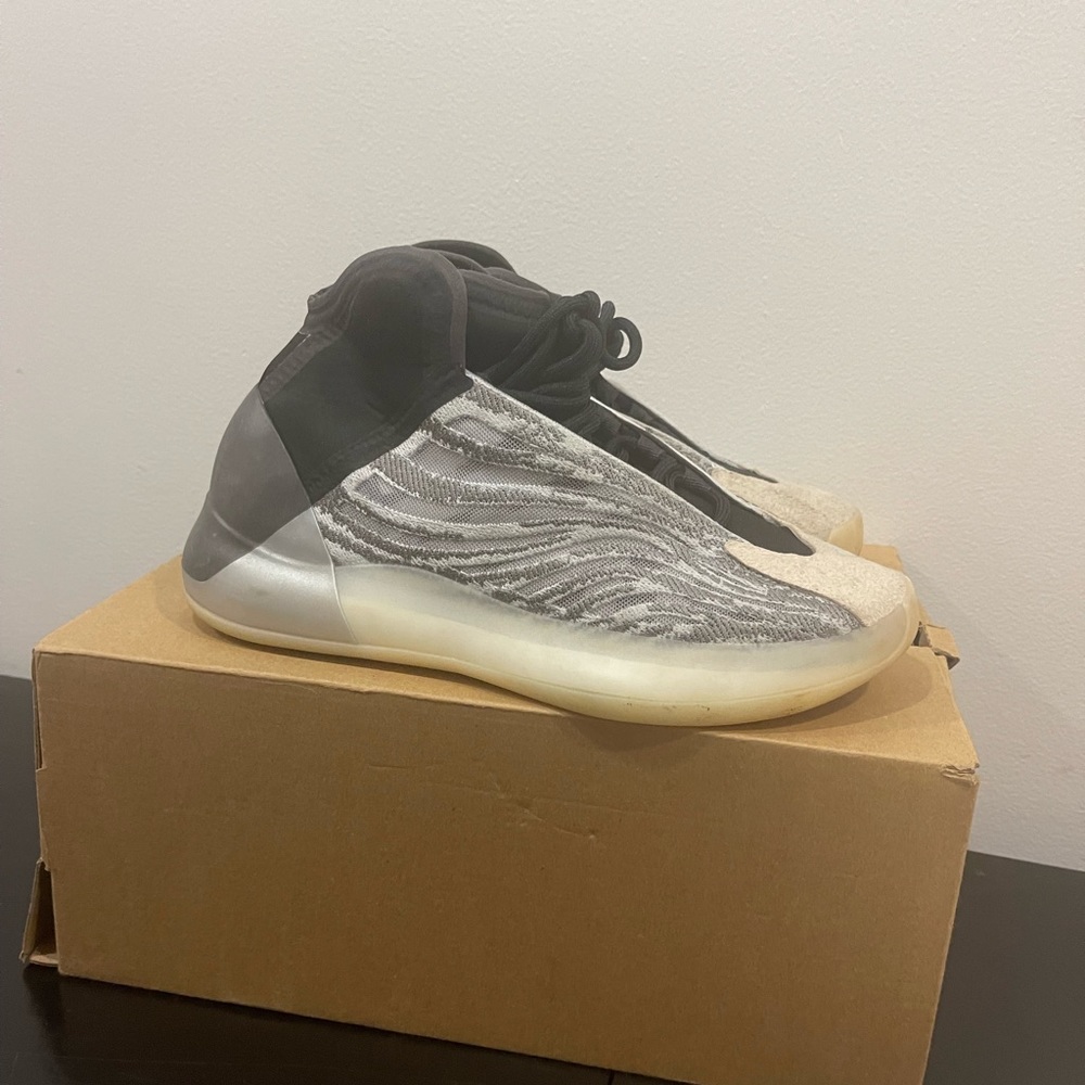 Adidas - Yeezy QNTM lifestyle model size 7 men
